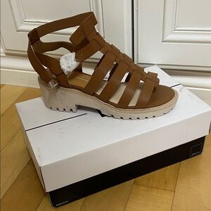 Dolce Vita Chunky Gladiator Sandals in Cognac Brown. Size 8